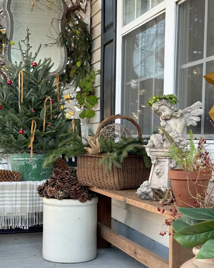 Christmas-porch-decorating