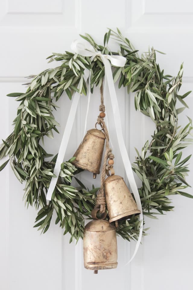 diy natural Christmas wreath with greenery - natural Christmas decorations