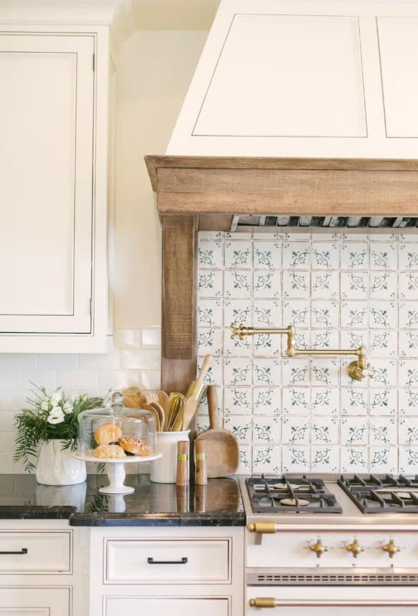 patterned-tile-backsplash-over-stove