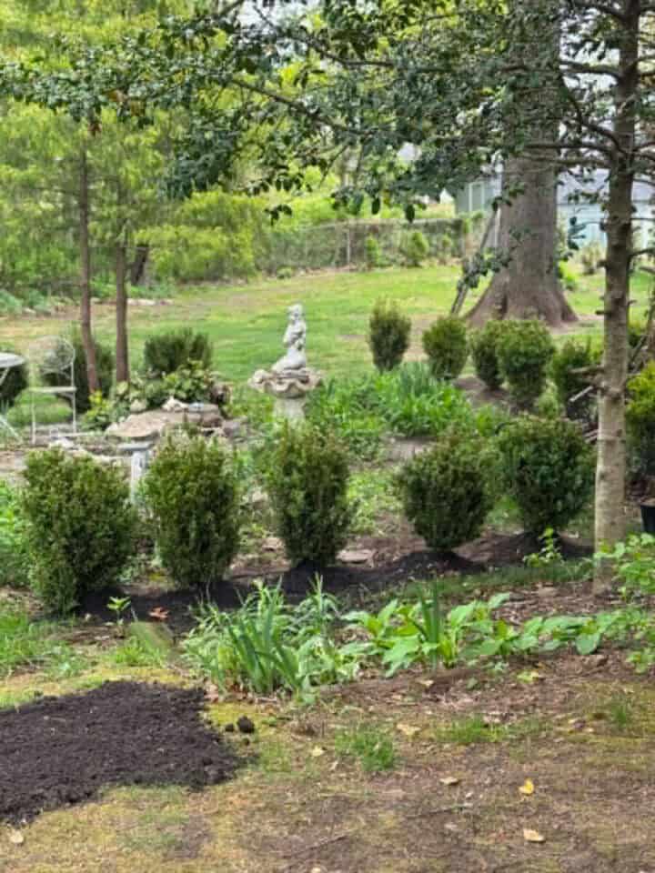 secret-garden-ideas-with-boxwoods-720x960-1 backyard garden ideas secret-garden-ideas-with-boxwoods