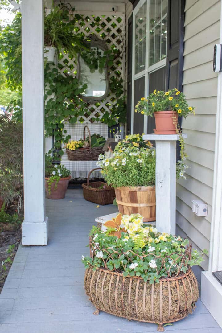small-front-porch-ideas-with-plants